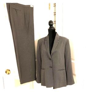 UNIFORM John Paul Richard women’s two piece suit